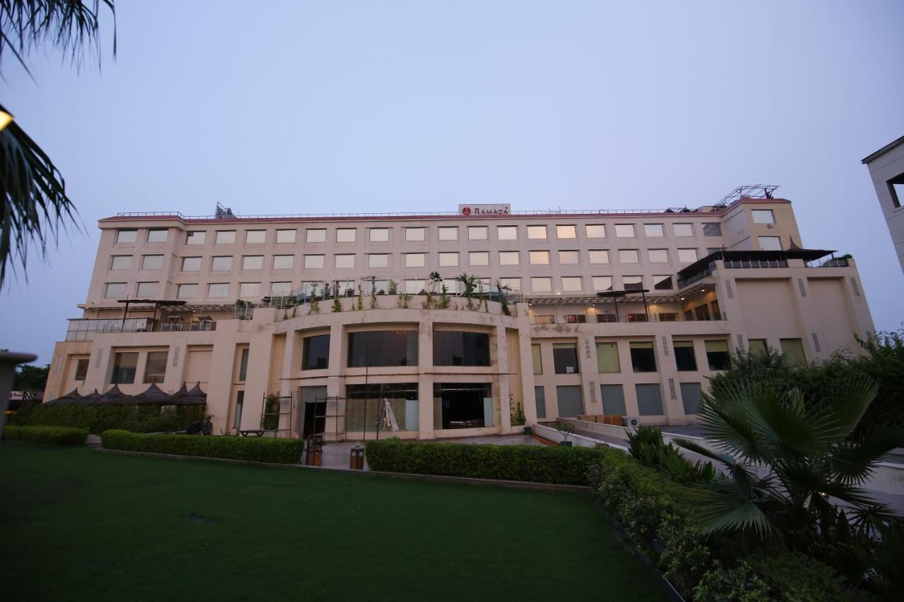 Hotel Ramada Neemrana Exteriér fotografie