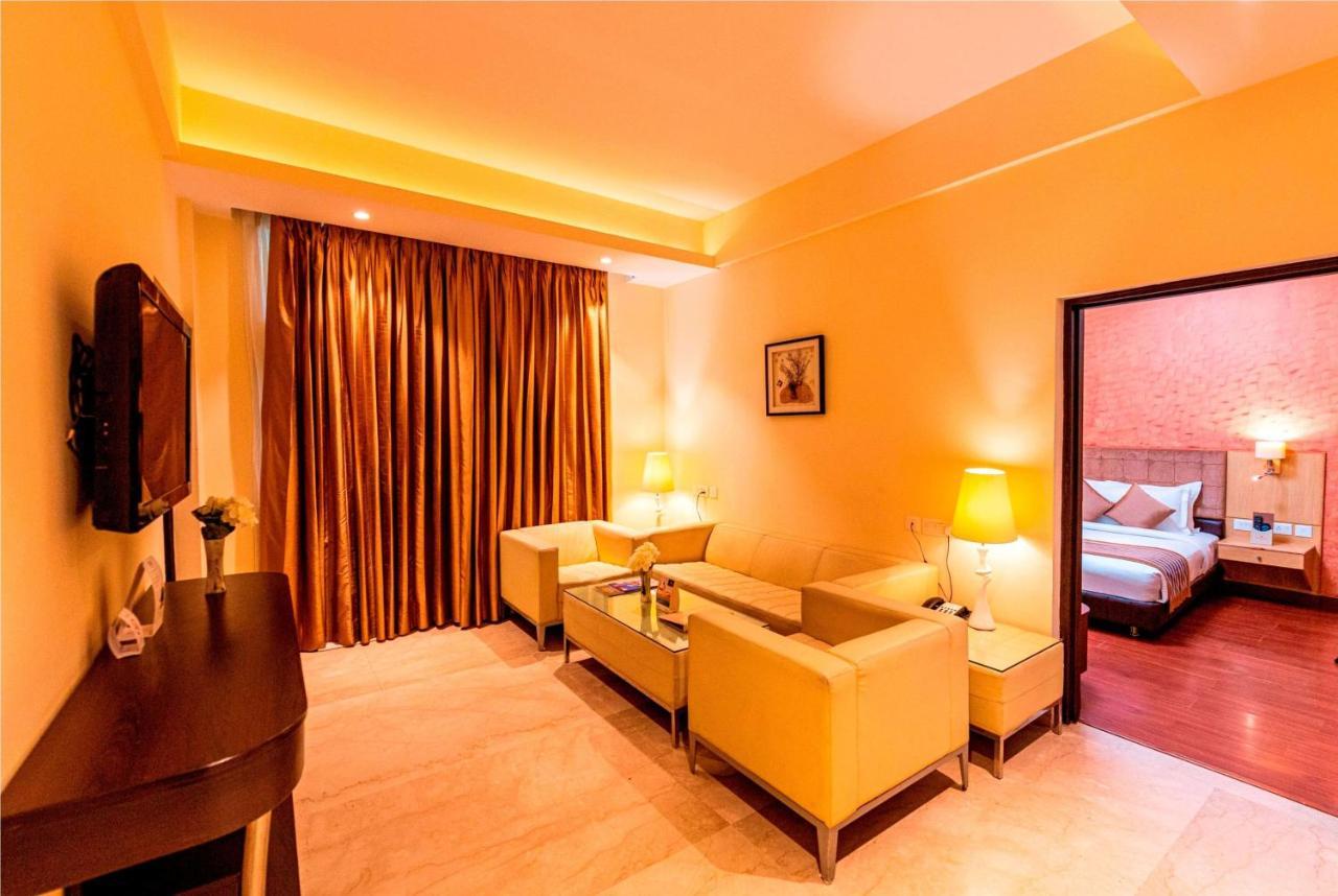 Hotel Ramada Neemrana Exteriér fotografie
