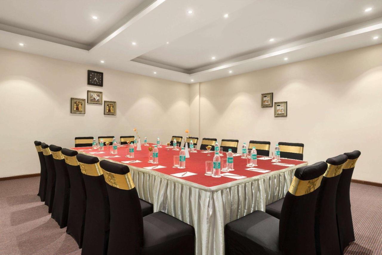 Hotel Ramada Neemrana Exteriér fotografie