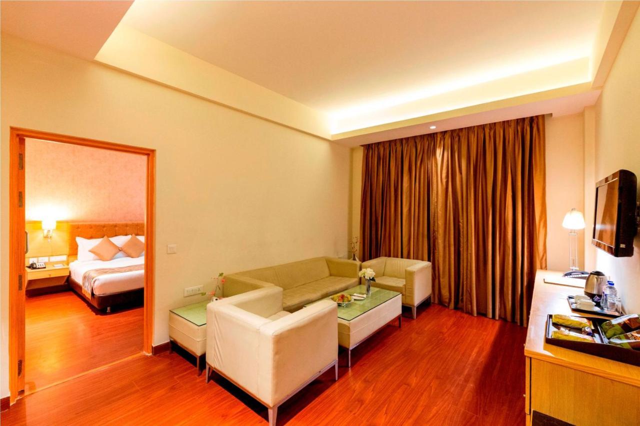 Hotel Ramada Neemrana Exteriér fotografie