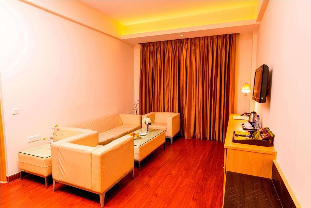 Hotel Ramada Neemrana Exteriér fotografie