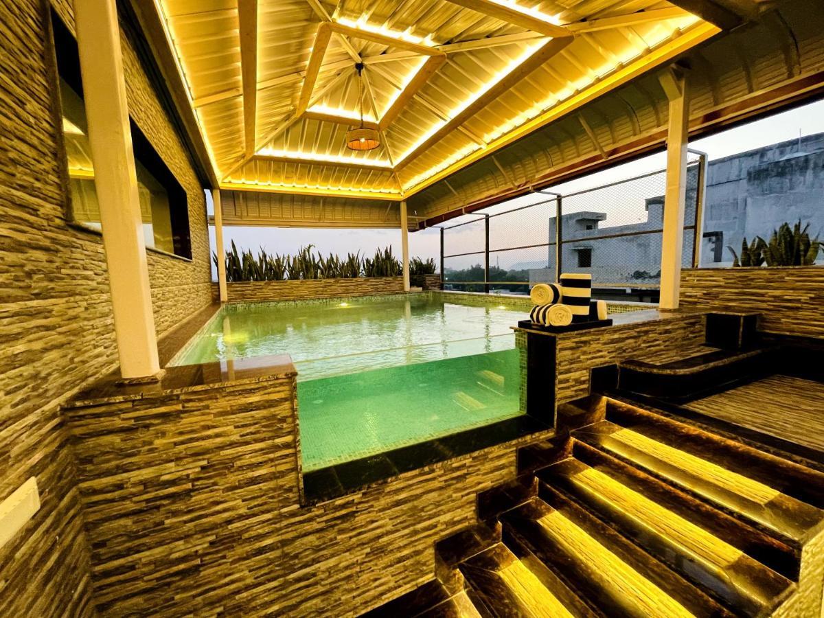 Hotel Ramada Neemrana Exteriér fotografie