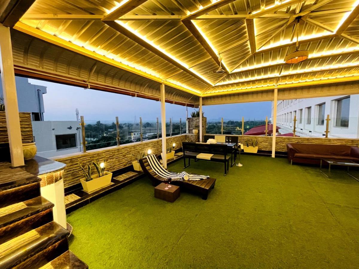 Hotel Ramada Neemrana Exteriér fotografie