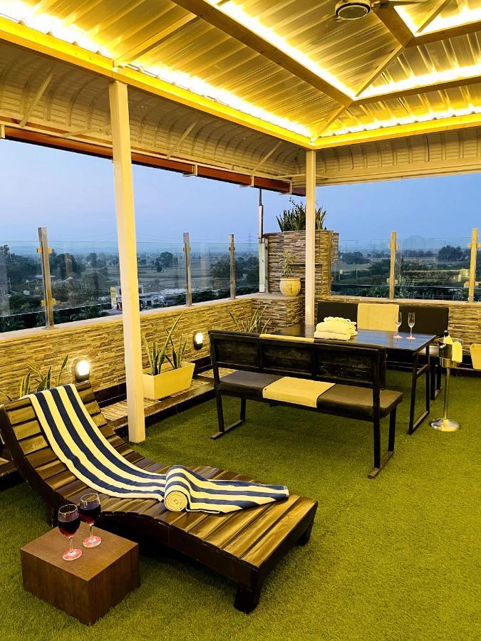 Hotel Ramada Neemrana Exteriér fotografie