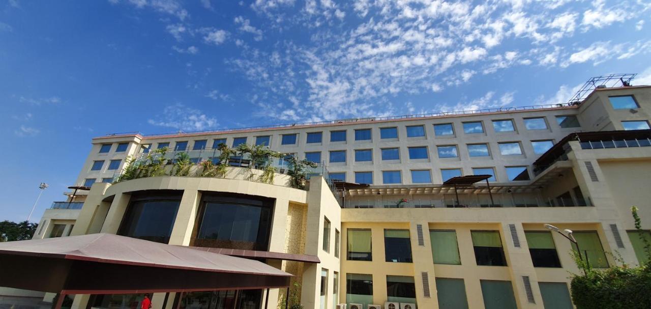 Hotel Ramada Neemrana Exteriér fotografie