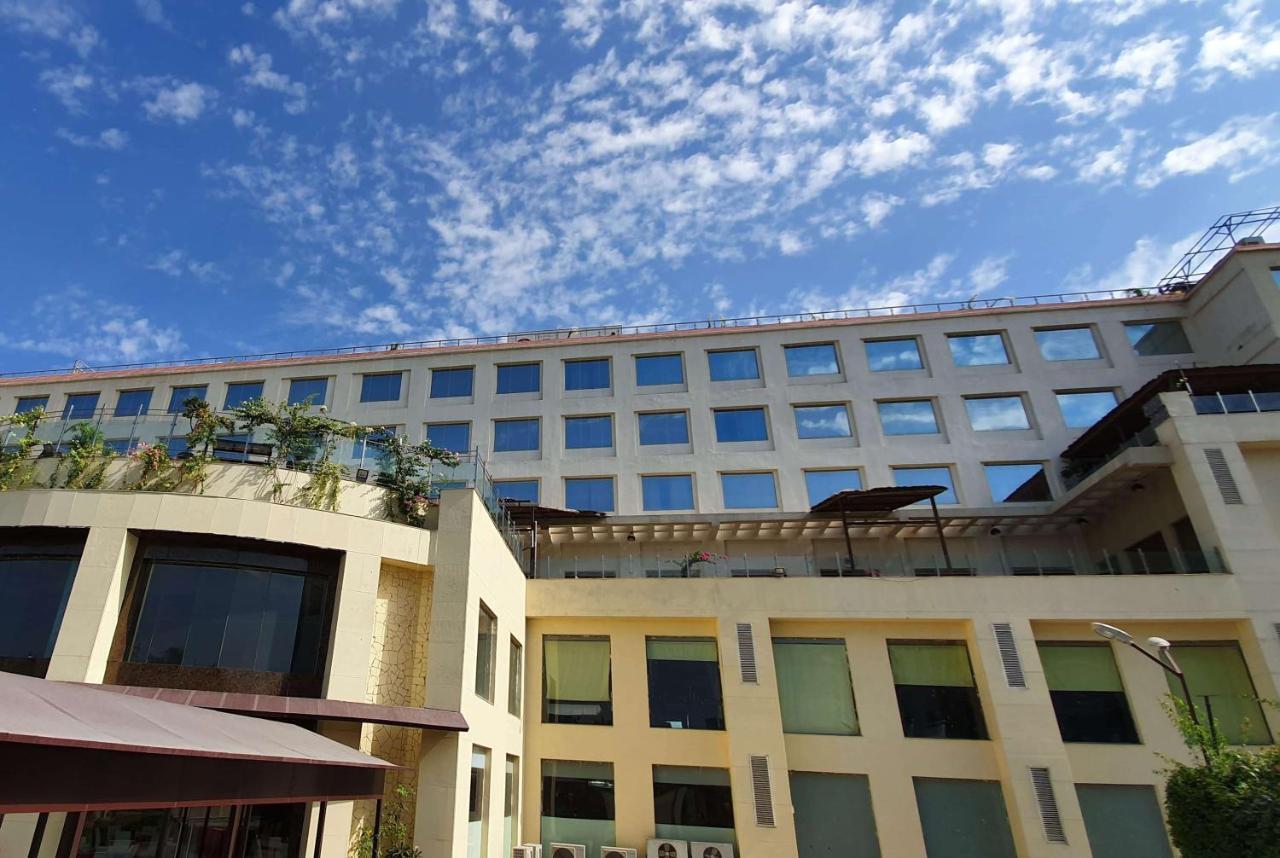 Hotel Ramada Neemrana Exteriér fotografie