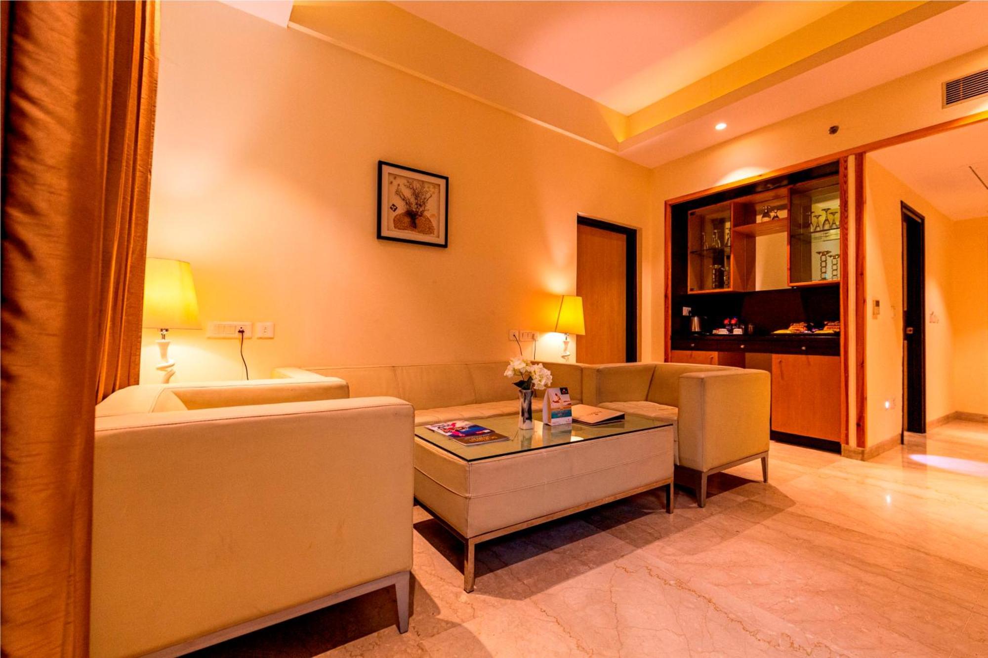 Hotel Ramada Neemrana Exteriér fotografie